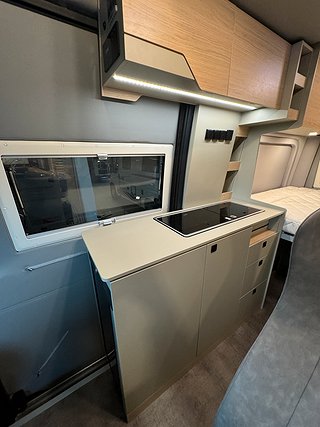 Husbil-halvintegrerad Robeta Womondo Pegasus Mercedes 150HK AUT 9 av 26