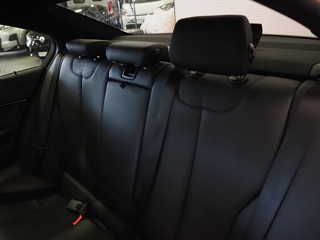 BMW 320d Sedan xDrive 190hk M Sport |Navi|Skinn|Kamera|Drag|