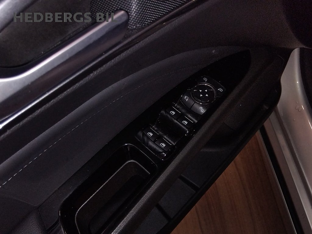 Ford Mondeo Kombi 2.0 EcoBlue AWD SelectShift Titanium thumbnail