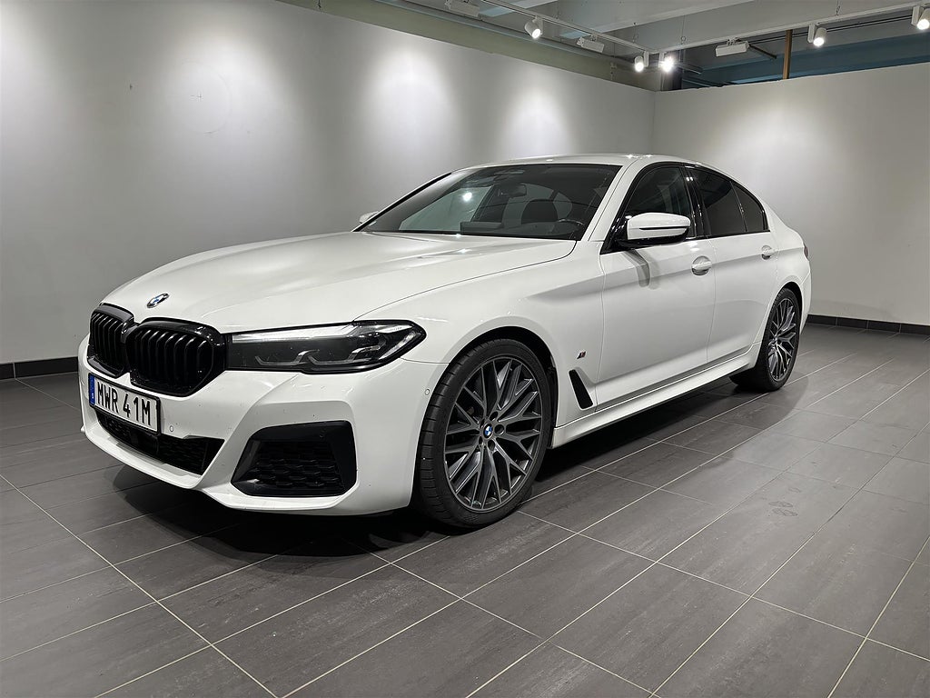BMW 520d xDrive Sedan 3,95% M Sport Navi Värmare Fartpilot HiFi Drag |
