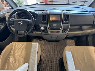 Husbil-integrerad Bürstner Elegance I900 AUT 3 av 21