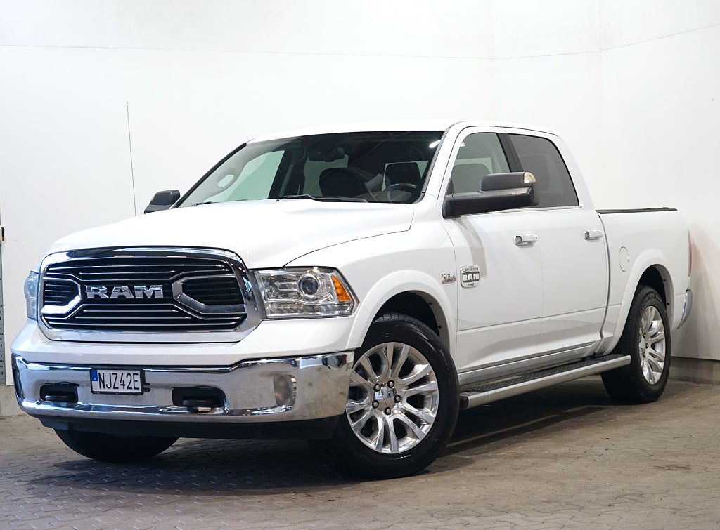 RAM 1500 Crew Cab 5.7 V8 HEMI 4x4 TorqueFlite LONGHORN 395hk