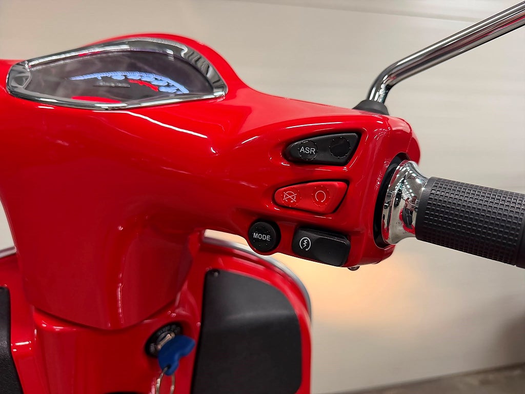 Vespa gts-300-e4 Piaggio Vespa GTS 300 Väska, Hållare, LÅG MIL, Topcas