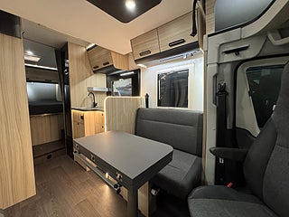 Husbil-halvintegrerad Sun Living S72DC AUT Queen! Clesana & Hydr stödben! 6 av 22