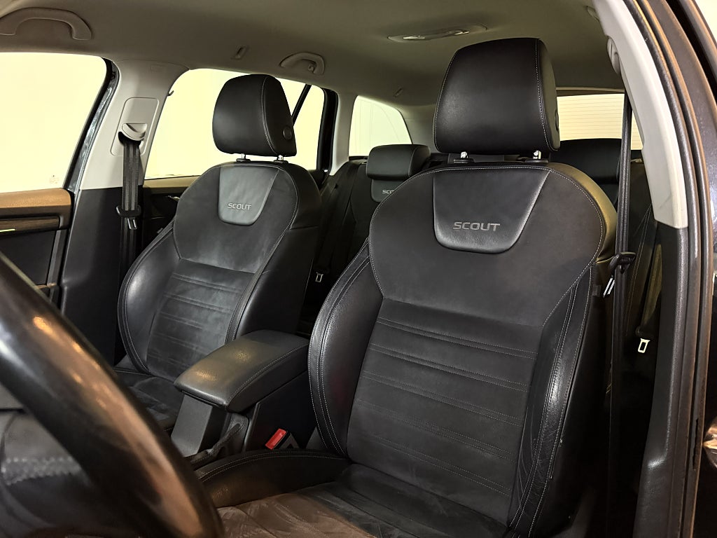 Skoda Octavia Scout 2.0 TDI SCR 4x4 PREMIUM D-VÄRMARE KELYSS CANTON B-KAM