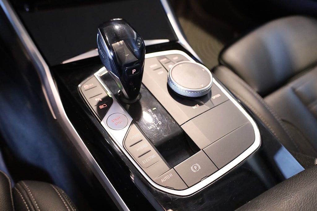 BMW 330e Sedan Steptronic Sport line H&K Navi Läder CarPlay 2020