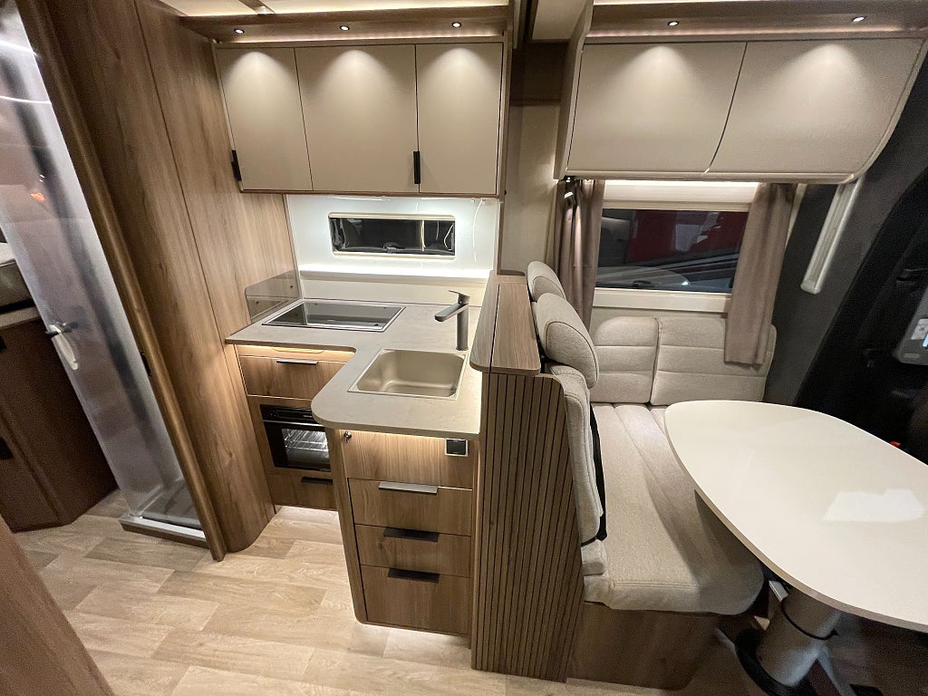 Kabe TMX 810 LGB /5 bältad/Mercedes 170hk/ALDE/Taksäng - Kabe