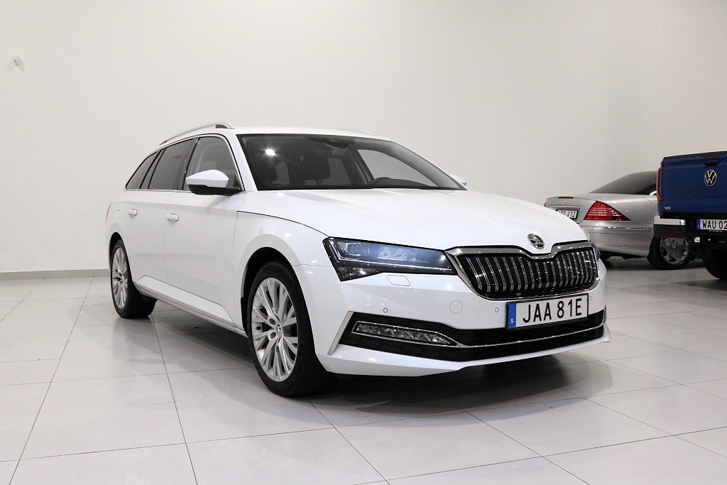 Skoda Superb iV Kombi 1.4 TSI iV Style / Dragkrok / Värmare / ACC
