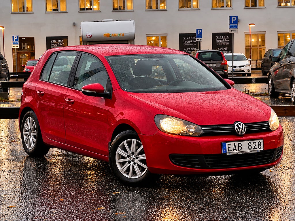Volkswagen Golf I 5-DÖRRAR 1.6TDI AUTOMAT 2-ÄGARE V+S HJUL NYBES NYSERVAD