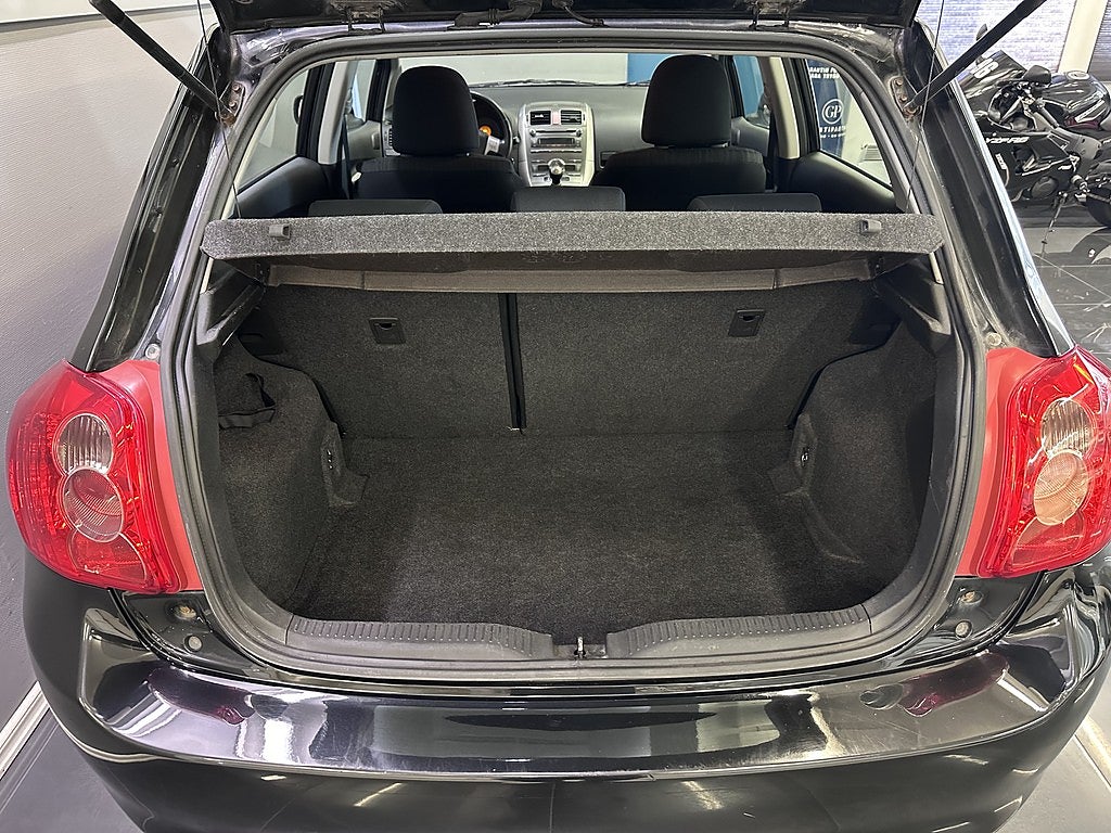 Toyota Auris 5-dörrar 1.6 Dual VVT-i Nybesiktad | Nyckelfri | S+V