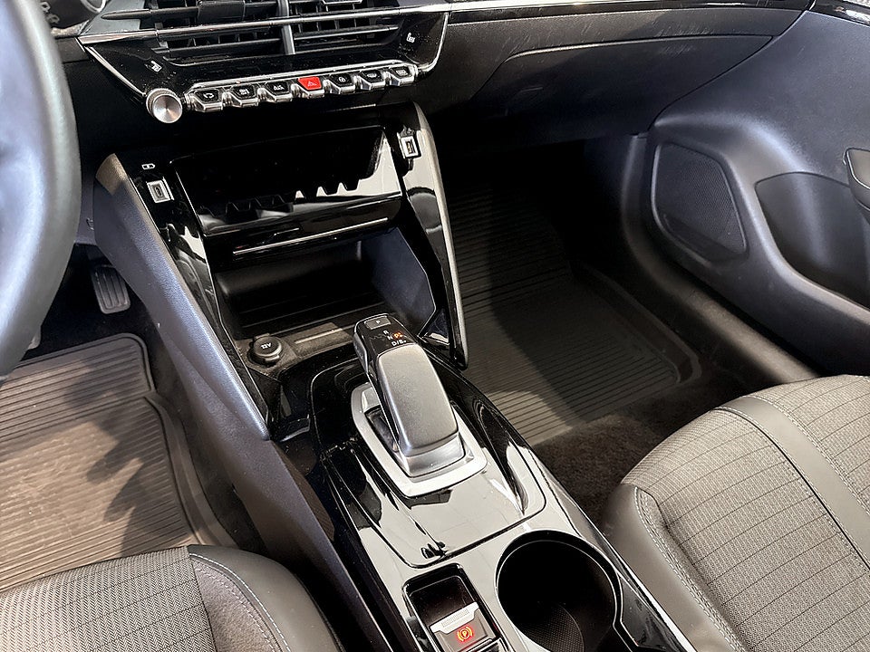 Bild på Peugeot E-208 Allure 50 kWh 136hk Aut B-KAMERA CARPLAY