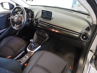 Halvkombi Mazda 2 9 av 21