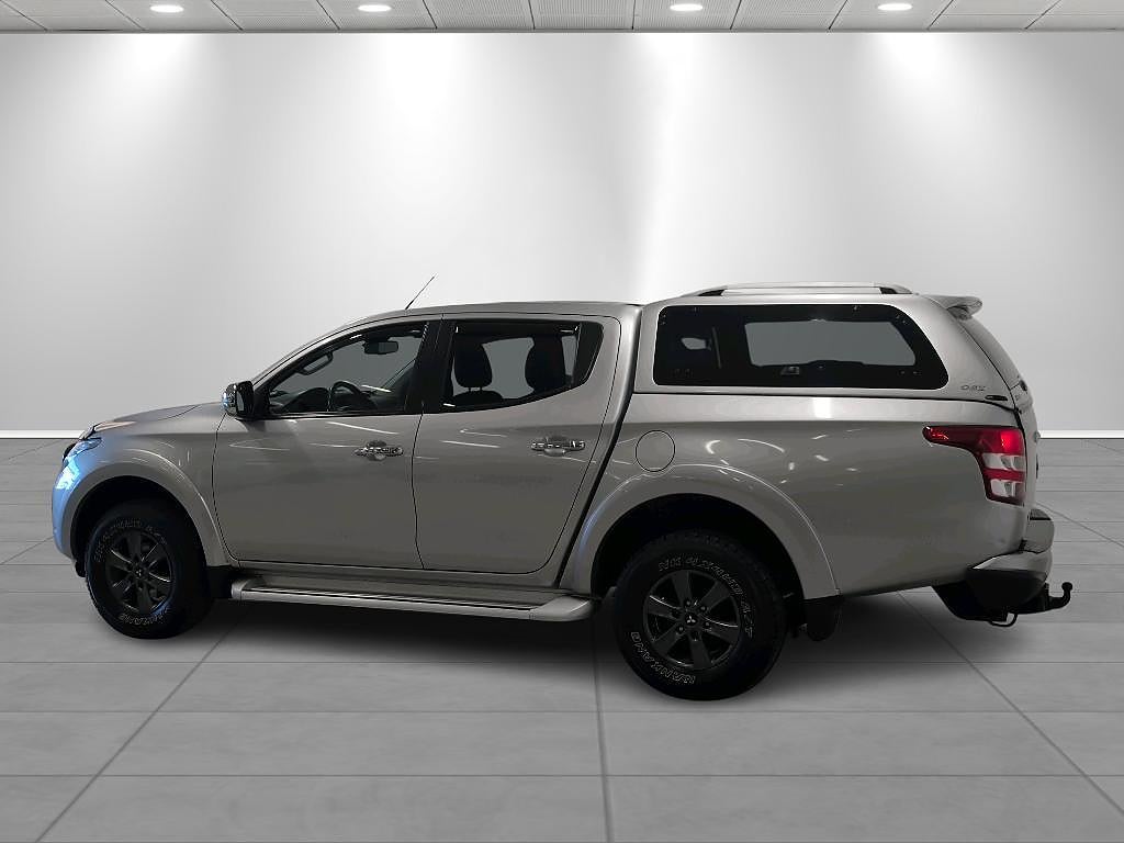 Mitsubishi L200 Double Cab Business 2.4D 181 hk Kåpa Vhjul