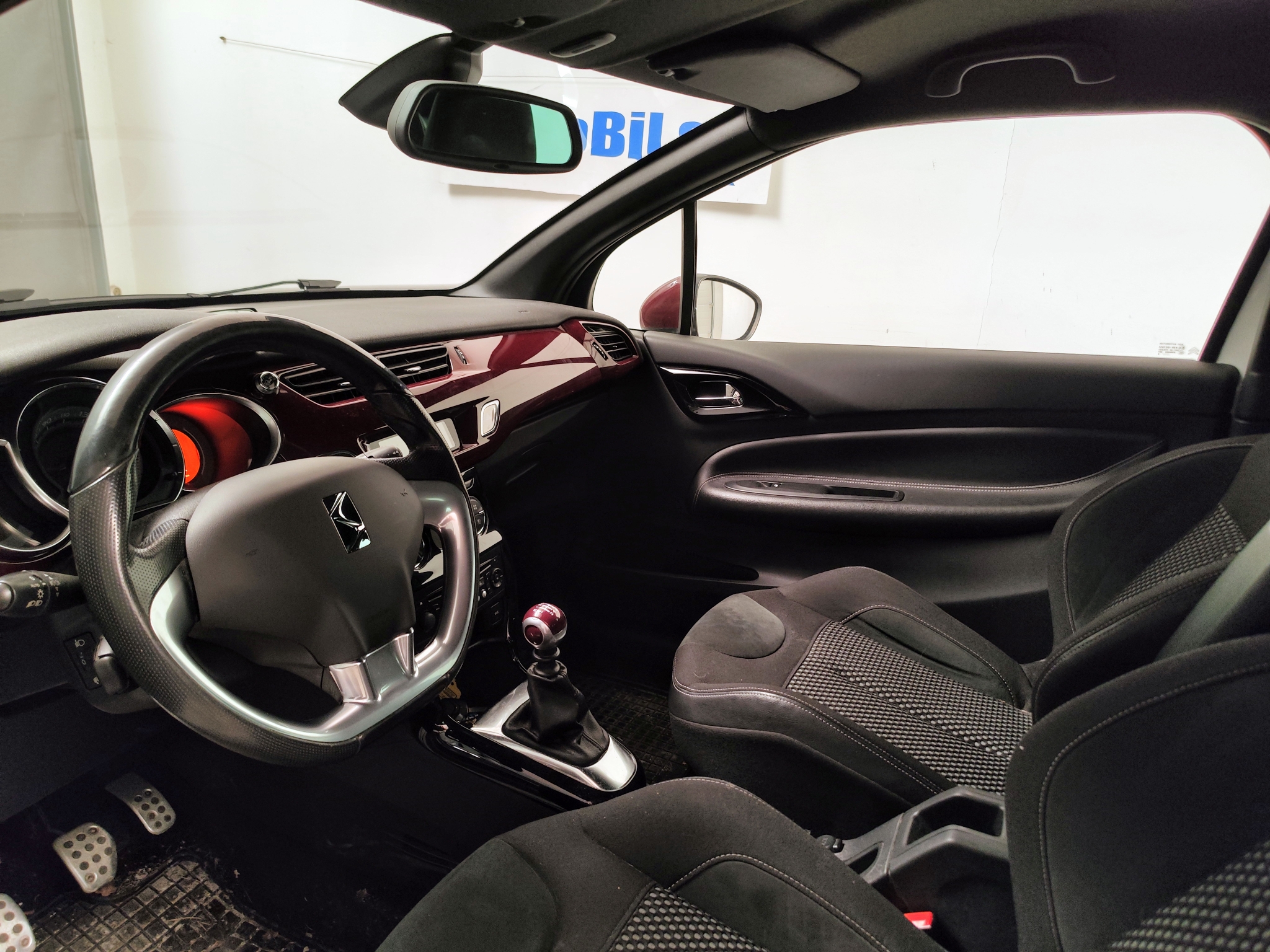 Citroen DS3 1.6 e-HDi Airdream 2012, kuva 2/33