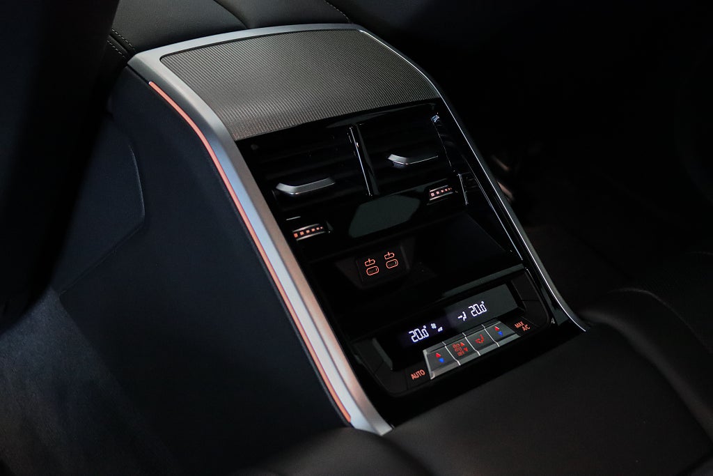 BMW M850i xDrive Gran Coupe B&W Kolfiber Panorama Soft Close