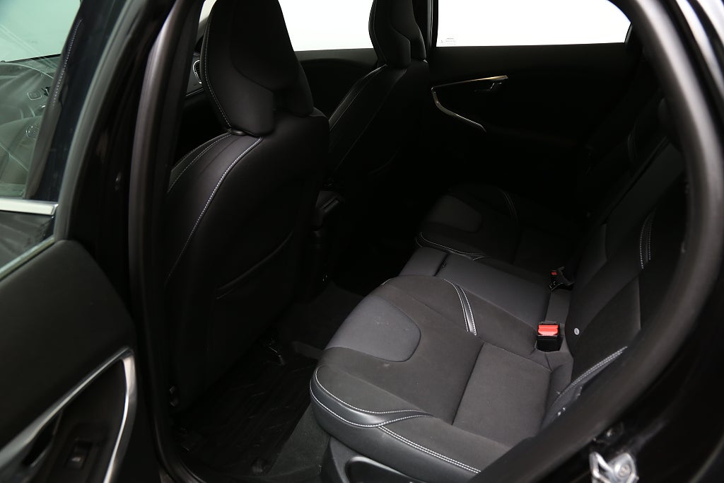 Volvo V40 D3 150hk Momentum Business E PRO Dieselvärmare 2016