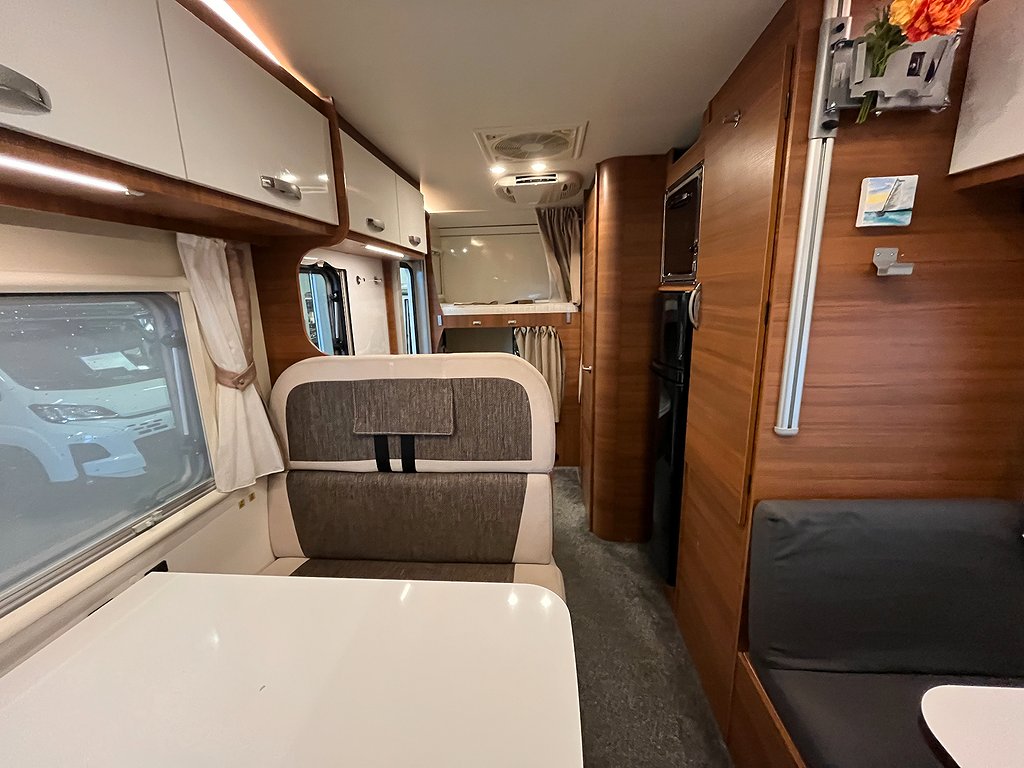 Elnagh Baron 22  / Automat / AC bodel / 7 bältad / B-körkort - Elnagh