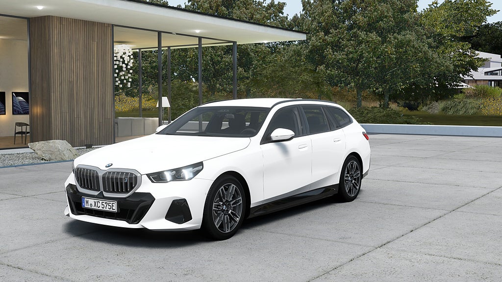 BMW i5 xDrive40 Touring M Sport HK Fartpilot Drag Företagskamp