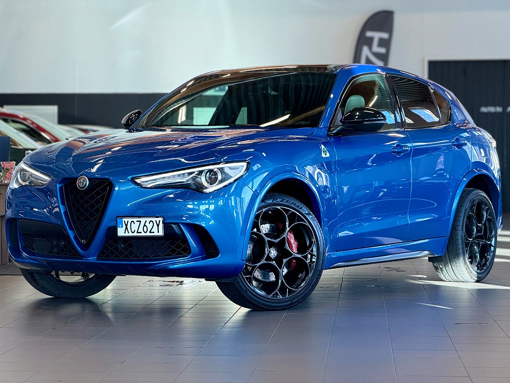 Alfa Romeo Stelvio Quadrifoglio V6 510 hk / Panorama / H&K /