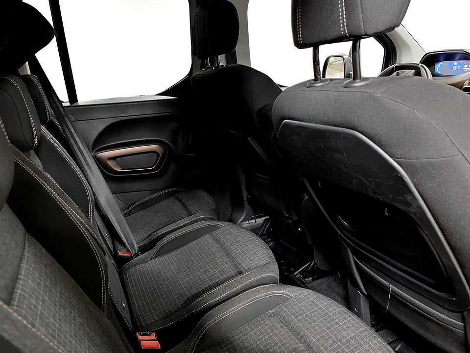 Bild på Peugeot Rifter GT 50kWh 136hk Aut L2 7-SITS 360