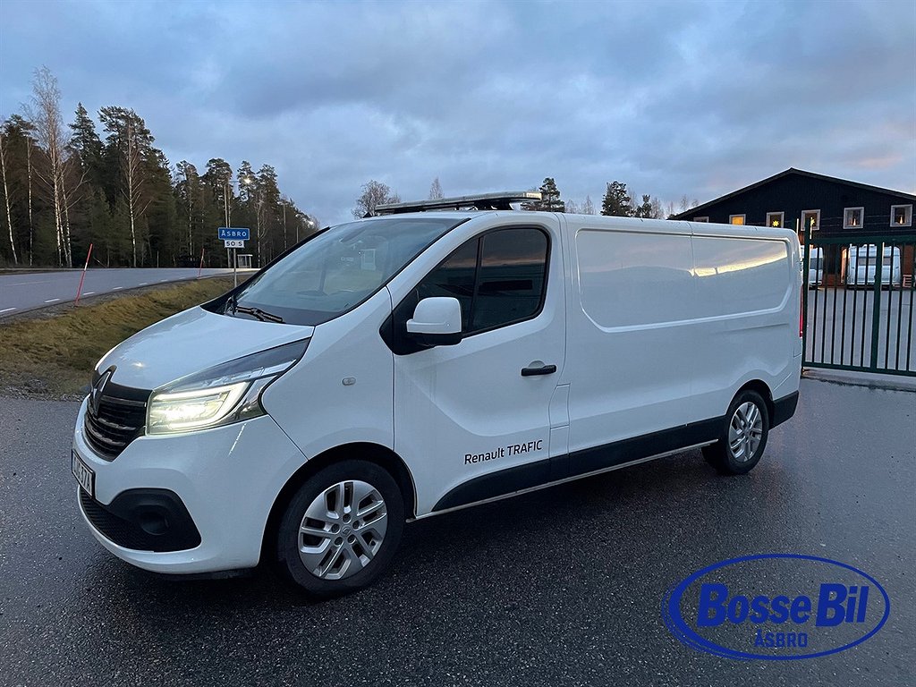 Renault trafic Nordic Edition * MOMS * 145hk * Blixtljus * Låg skatt *