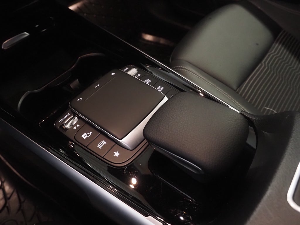 Mercedes-Benz GLB 200 7G-DCT 163hk |7-sits|Widescreen|Drag| 2023