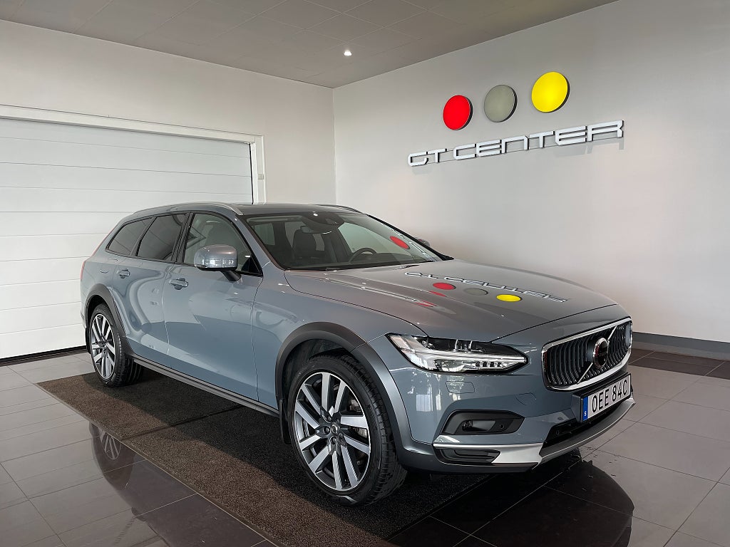 Volvo V90 Cross Country D4 AWD Business Executive B&W Panorama Head-Up Värmare