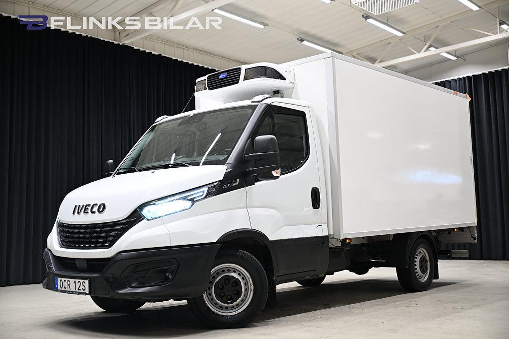 Iveco Daily 136HK Automat|Volymskåp|Kylbil|Bakgavellyft|Moms|SeUtr!