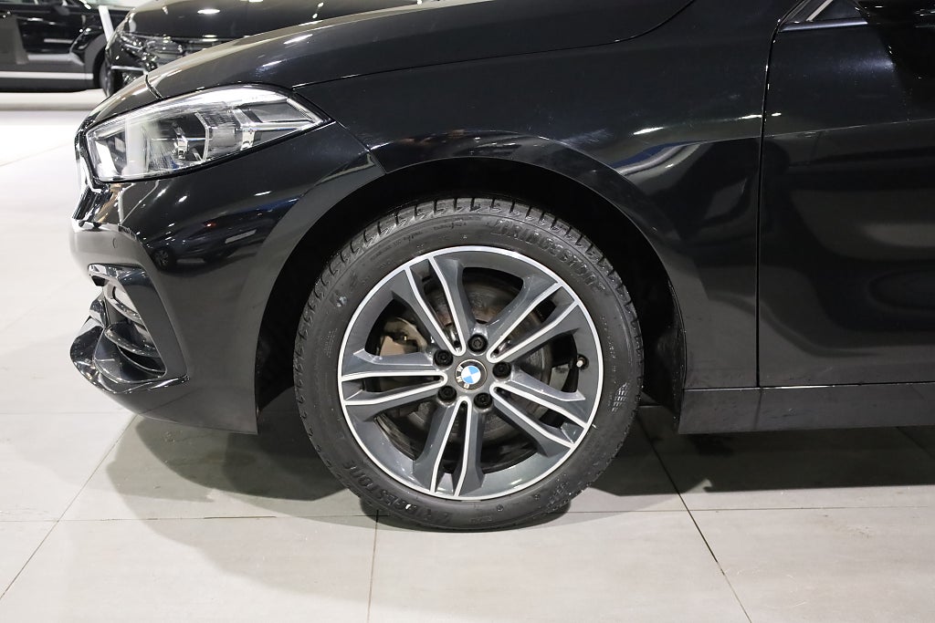 BMW 118I Sport line 136hk Navi Rattvärme PDC Leasbar LED 2022