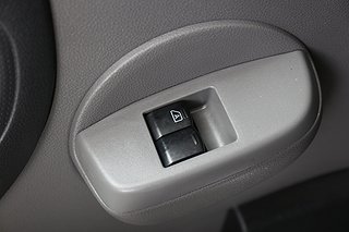 Transportbil - Skåp Nissan NV200 12 av 14