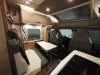 Husbil-halvintegrerad Knaus Van Ti 550 MF 6 av 18
