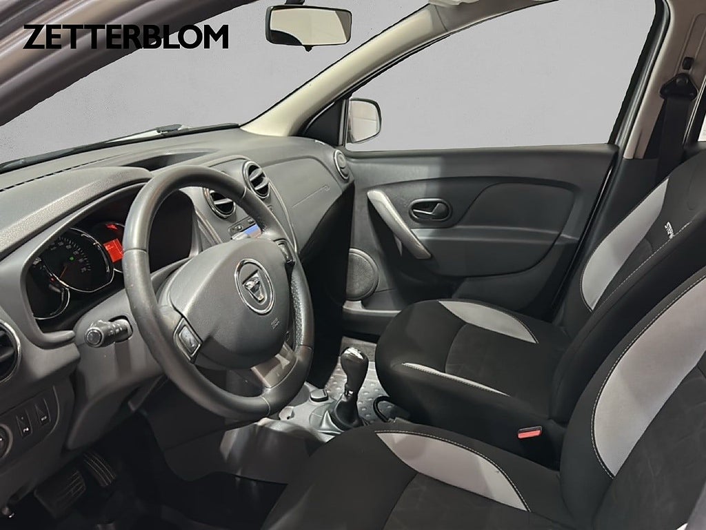 SUV Dacia Sandero 8 av 17