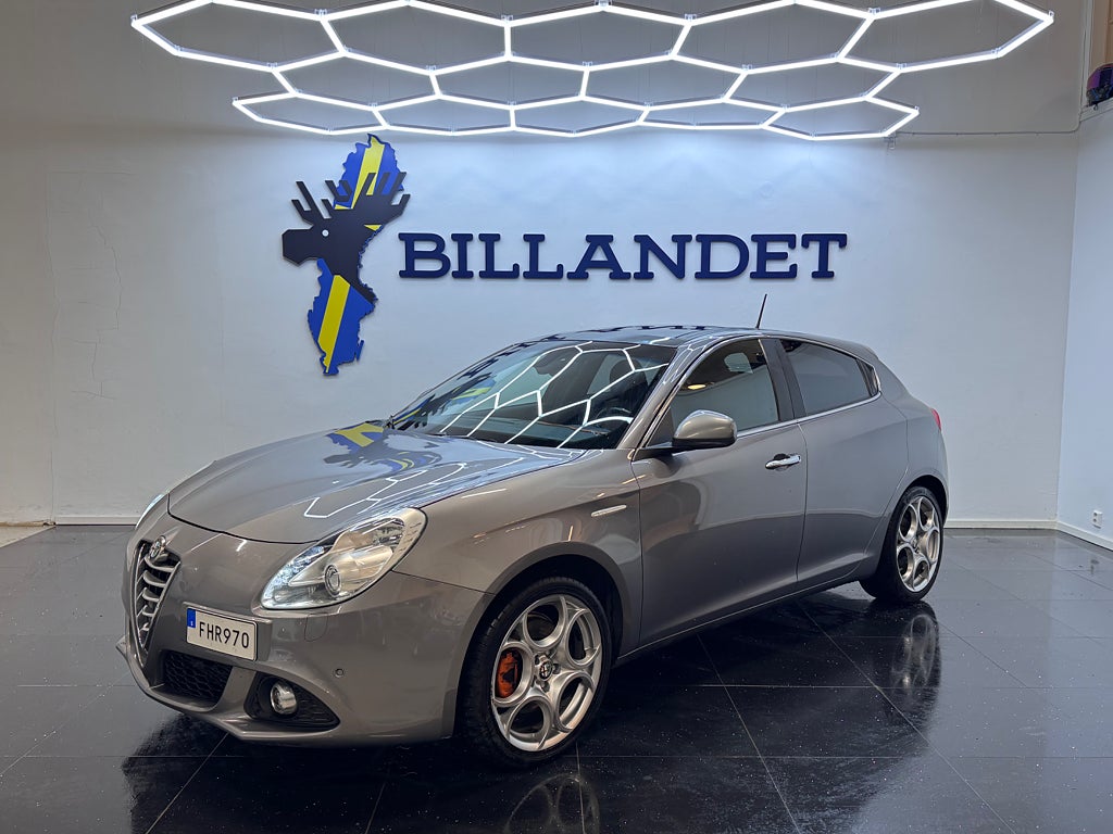 Alfa Romeo Giulietta 2.0 JTDM 16V TCT Exclusive-Panorama-Navi-BOSE-0%ränta- Euro 5
