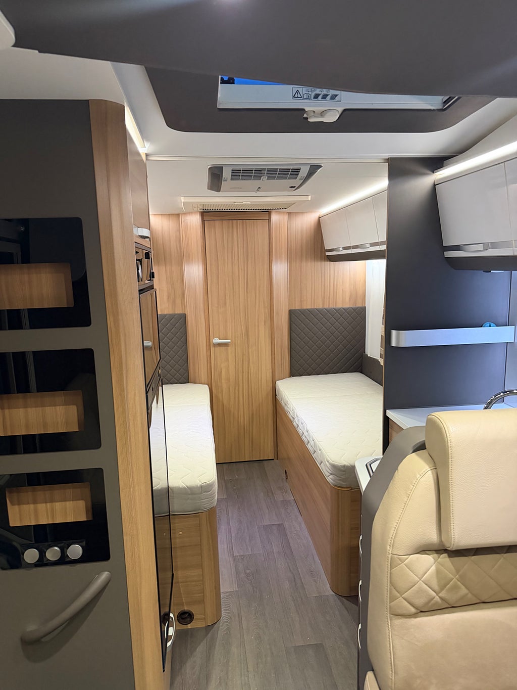 Adria Matrix Plus SLT 4 sovplatser Bodels AC Solcell 2018 - miniatyr 7