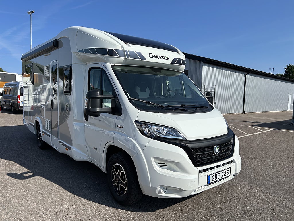 Chausson 788 Titanium VIP Queensbed & Sänksäng