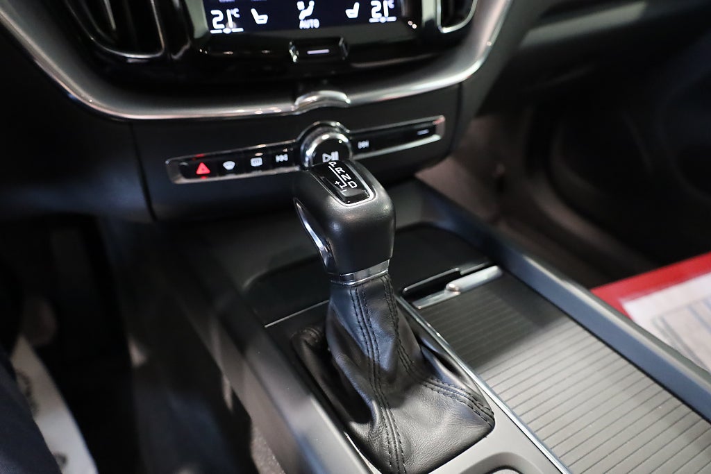 Volvo XC60 D4 AWD AUT Momentum SE Navi Drag VOC Leasbar 2019