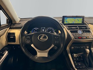 Lexus NX 300h AWD 2.5 E-CVT Executive Kamera Psens S&V-däck
