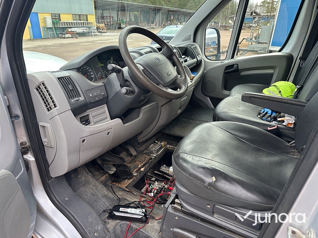 Peugeot Boxer Van 335 2.2 HDi