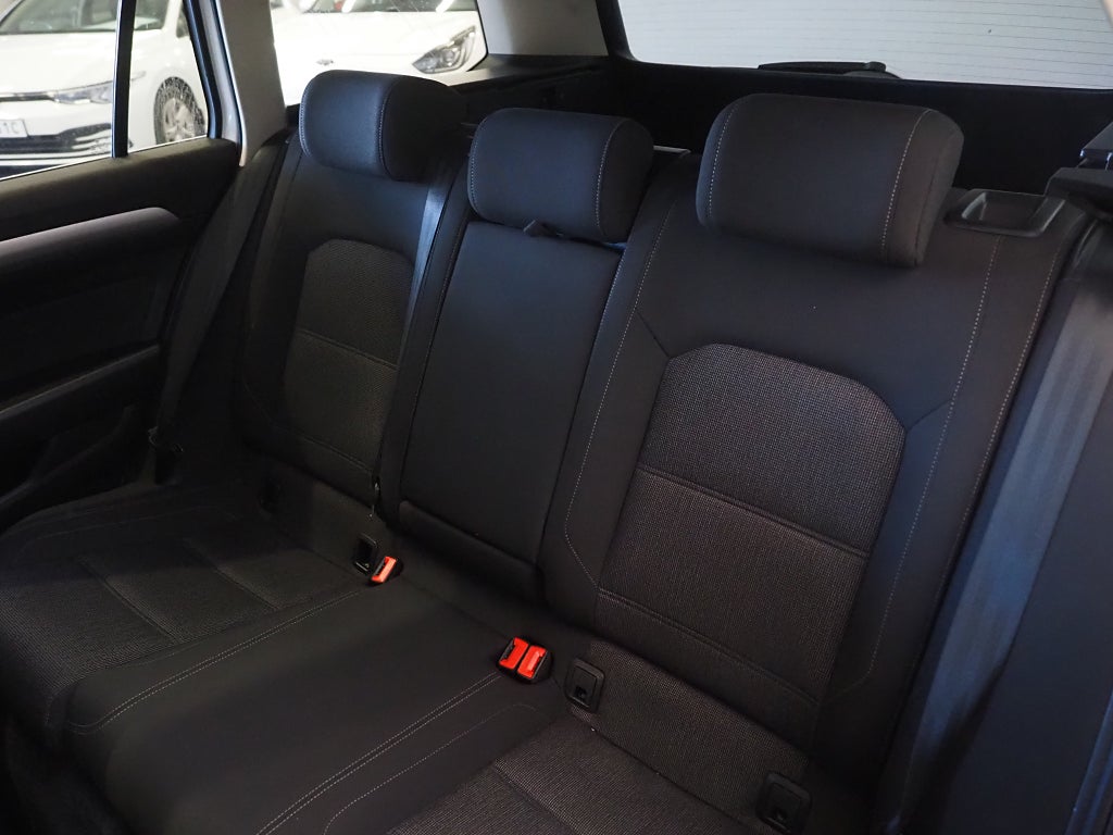 Volkswagen Passat Sportscombi 2.0 TDI 150hk D-Värmare Drag Kamera 2016