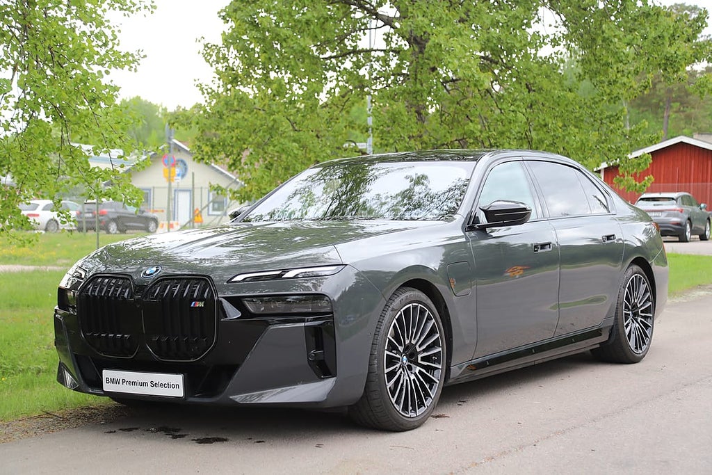 BMW M760 M Sport / TV / Sky Lounge / Nypris 1750"