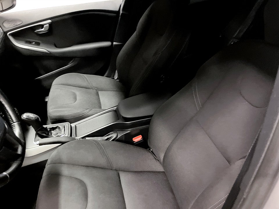 Bild på Volvo V40 Kinetic D2 120hk Aut DRAG VÄRMARE