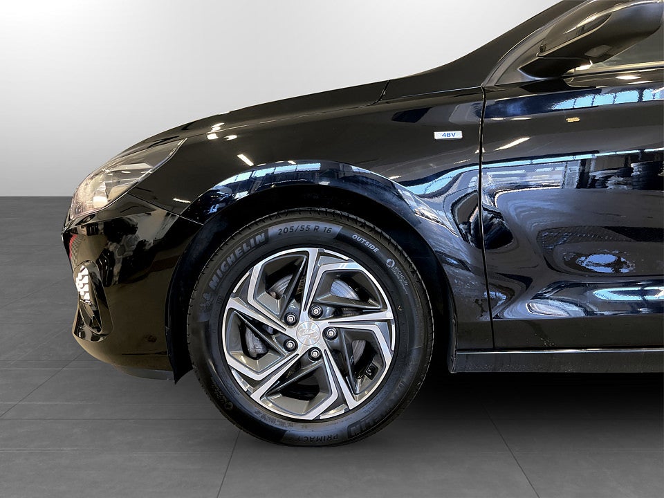 Bild på Hyundai i30 Essential 1.0 MHEV 120hk Aut B-KAMERA CARPLAY