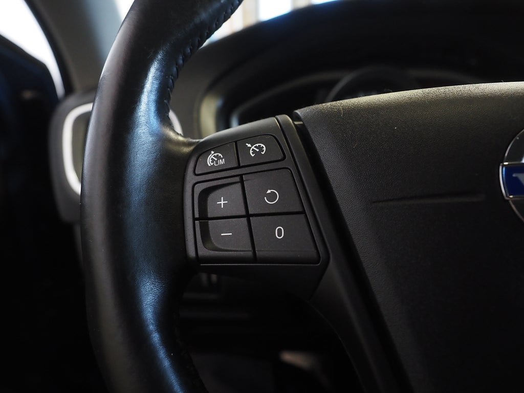 Volvo V40 D2 115hk Your Kinetic | D-värm | 2015