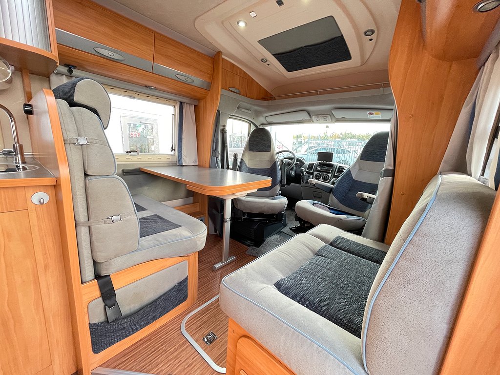 Adria Coral S 680 ST / B-körkort / El-Patron /Ugn/ Solcell/  - Adria