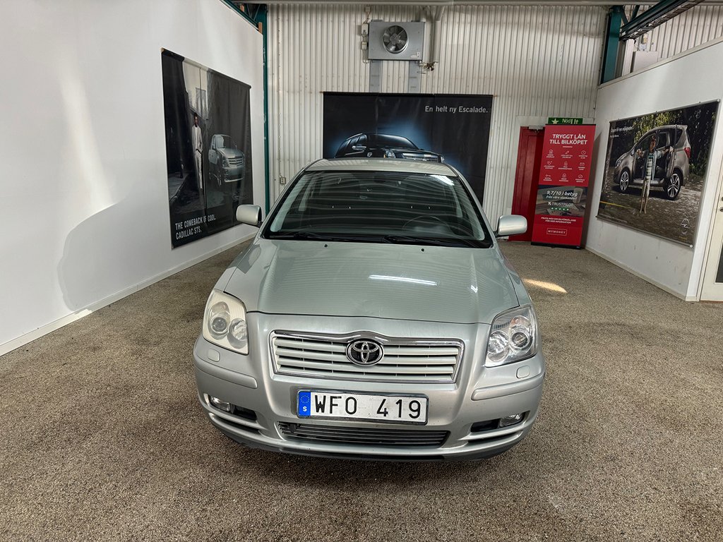 Toyota Avensis Liftback 2.0 D-4 VVT-i