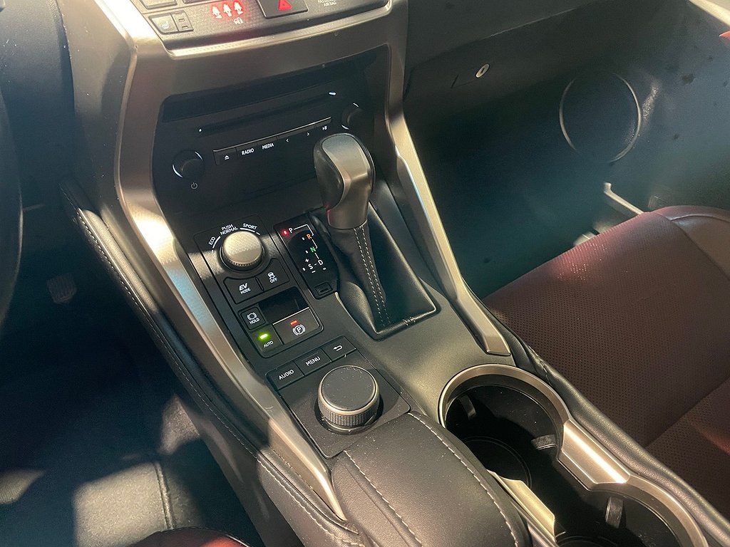 Lexus NX 300h AWD 2.5 AWD| BUSINESS | PREMIUM | LÄDER 2016