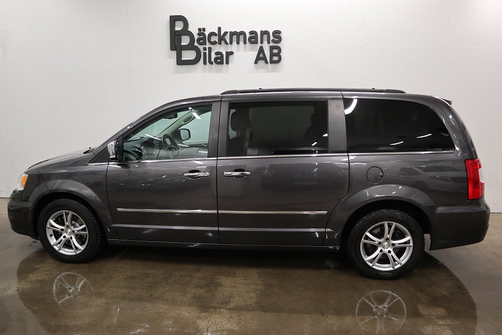 Lancia Voyager 2.8 LX Aut Kamera Nav Skinn 7-sits Eldörrar Motorvärmar