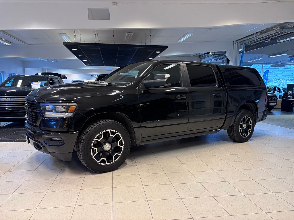 Dodge RAM 1500 Laramie Sport 5.7 Hemi 4WD Kåpa