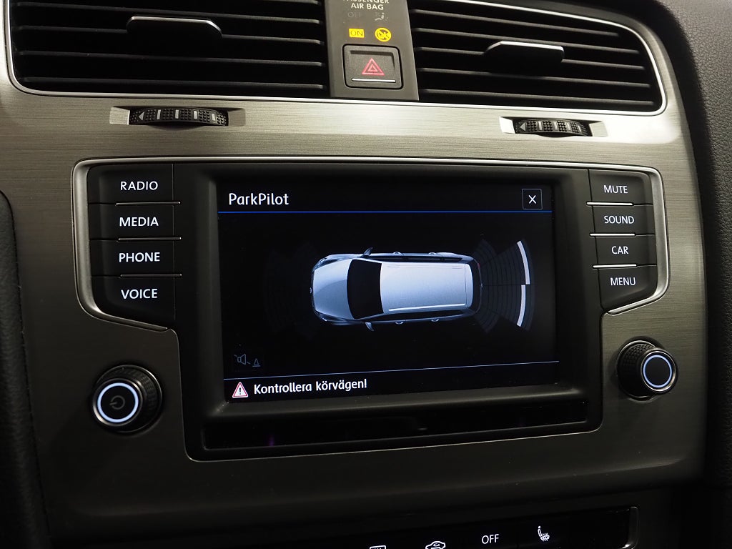 Volkswagen Golf Sportscombi 1.2 TSI 110hk Parkeringssensorer 2017