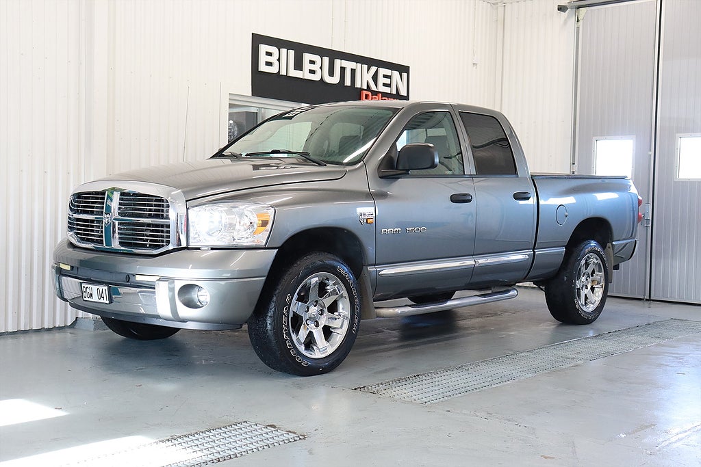 Dodge RAM 1500 Quad Cab 5.7 V8 HEMI Laramie 4x4 Aut 349hk